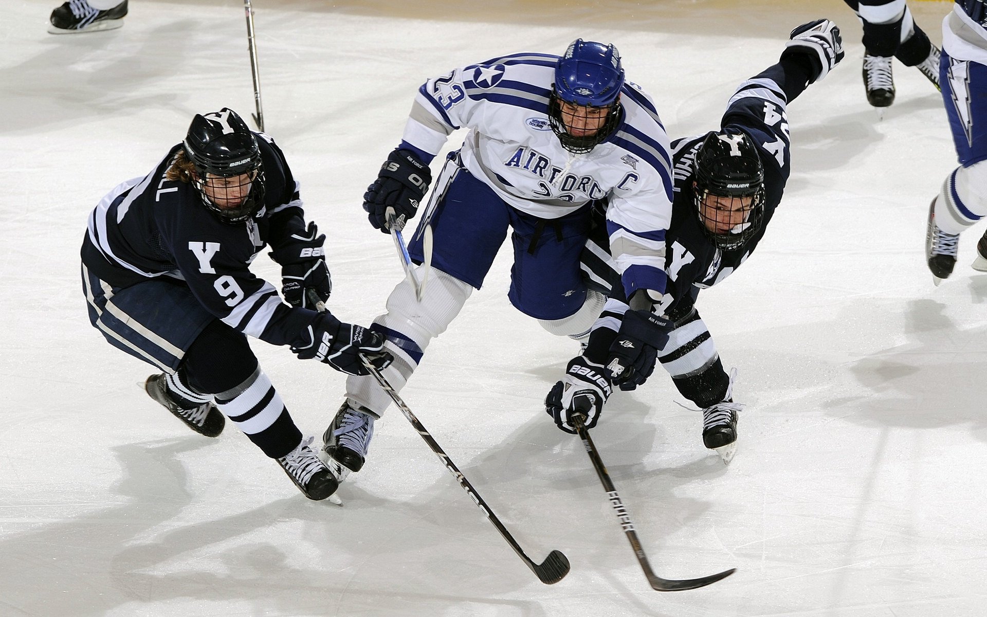 开云平台-圣保罗的暴雨，洗出一场纯粹的速度盛宴，当博托莱托的威廉姆斯，让法拉利的红色在雨幕中褪色